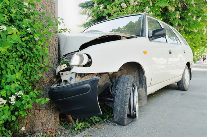 damaged-car-after-single-vehicle-accident